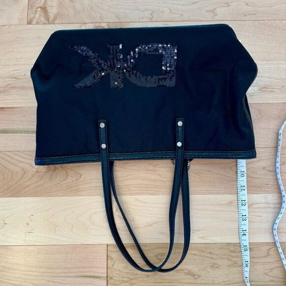 Casual with a hint of style DKNY Active bag - Picture 6 of 9